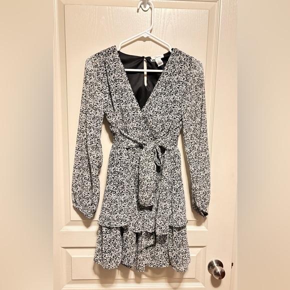 Black and white floral Dress - Picture 1 of 3